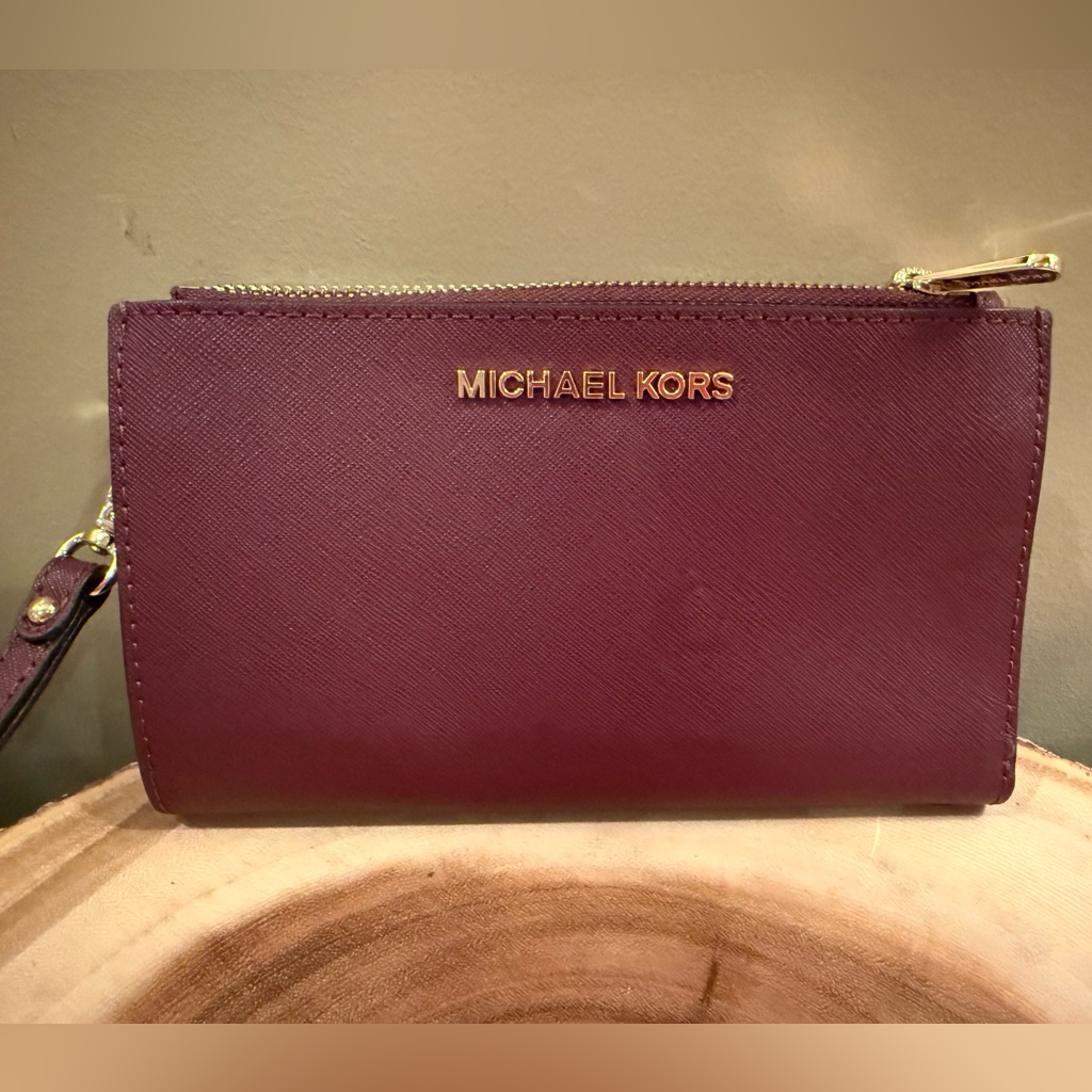 Michael Kors Jet Set Double Zip Pebble Leather Smartphone Wristlet Merlot 258$